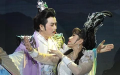 Huỳnh Long tưng bừng khai xuân