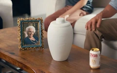 Spotify ra mắt hũ tro cốt 'biết hát', cho trải nghiệm nghe nhạc mãi mãi