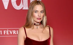 Margot Robbie và 10 khoảnh khắc trang sức kim cương đáng nhớ nhất