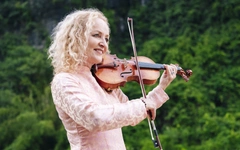 Nhóm nhạc lừng danh chơi nhạc giữa Tràng An hùng vĩ trong MV Song from a secret garden