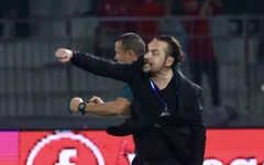 2 HLV ngoại bị cấm chỉ đạo ở V-League