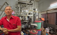 Bên trong xưởng chế biến luôn 'cửa đóng then cài', sản xuất thuốc đông y giả tại TP.HCM