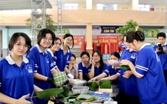 Teen Trường THPT Thanh Đa trải nghiệm Tết cổ truyền tại Hội xuân