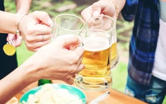 Tin tức sáng 6-4: Rượu bia liên quan hơn 230 loại bệnh và chấn thương; Bệnh viện Bạch Mai 115 tuổi