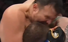 Cắn tai đối thủ ngay trên võ đài, võ sĩ Bulgaria gây hỗn loạn đấu trường MMA