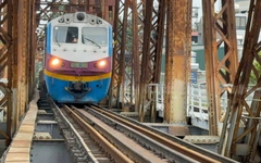 Đã sửa xong cầu Long Biên, đường sắt khôi phục chạy tàu qua cầu