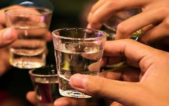 Tưởng mệt vì tất niên liên tục và vất vả dọn nhà đón Tết, không ngờ là dấu hiệu của đột quỵ