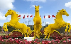 Hé lộ bộ ba linh vật ngựa vàng 'Tam mã phi thiên' ở quảng trường 24-3, Đà Nẵng