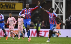 Siêu máy tính dự đoán Crystal Palace áp đảo AEK Larnaca