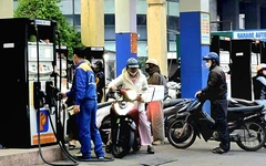 Xăng RON95 giảm gần 4.000 đồng/lít, dầu hỏa giảm gần 8.000 đồng/lít