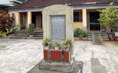 Tháng giêng, viếng đô đốc Bùi Thị Xuân