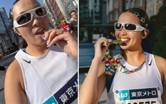 Lý do kỳ lạ của nữ runner vừa chạy vừa đánh răng ở Tokyo Marathon 2026