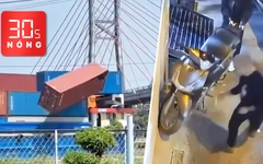 Bản tin 30s Nóng: Thùng container trên sà lan rớt xuống kênh; Tài xế ô tô chọc thủng lốp xe SH