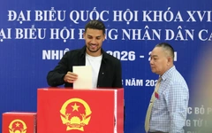 Cầu thủ nhập tịch Đỗ Hoàng Hên đi bầu cử