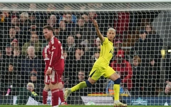 Tottenham thoát mạch toàn thua nhờ… hòa Liverpool