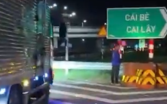 Tài xế dừng xe trên cao tốc Trung Lương - Mỹ Thuận để đi vệ sinh bị phạt 13 triệu