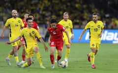 Bị AFC xử thua, CĐV Malaysia chuyển sang… tranh luận