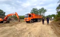 Quân đội Thái Lan công bố hình ảnh xây dựng hàng rào an ninh dọc biên giới Campuchia