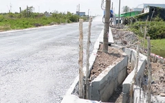 Cống thoát nước 'cong quẹo' để né cột điện ở Cà Mau, ban quản lý dự án nói gì?