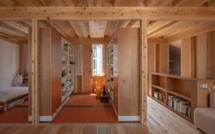 Ngôi nhà có những vách ngăn di động và căn phòng xây trên cột