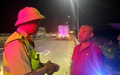 Theo chân cảnh sát giao thông tuần tra xuyên đêm trên tuyến cao tốc dài nhất nước