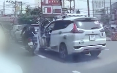 Mở cửa ô tô gây tai nạn rồi rời đi, tài xế bị phạt 5 triệu đồng