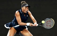 Fan kêu gọi Venus Williams ngừng nhận suất đặc cách vì đã… quá tệ