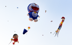 Ngắm diều bay rợp trời ở khu liên hợp thể thao Sa Đéc