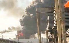 Video cháy nổ rung chuyển nhà máy lọc dầu ở Mỹ, cảnh báo cư dân lập tức trú ẩn