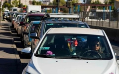 Giá dầu thế giới giảm gần 6% còn 98 USD/thùng