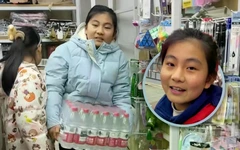 Bé gái 12 tuổi lấy tiền lì xì đi 'khởi nghiệp'