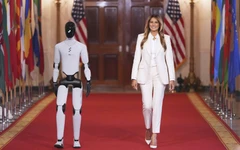 Robot AI hình người lần đầu xuất hiện tại Nhà Trắng