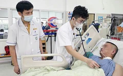 Thấy đau ngực nhẹ người đàn ông tự đi vào viện, rồi đột ngột ngừng tim