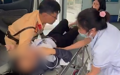 Nữ sinh ngất xỉu bên đường, được cảnh sát đưa đến bệnh viện kịp thời