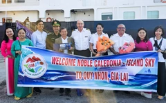 Tàu biển quốc tế đưa 180 du khách cập cảng Quy Nhơn