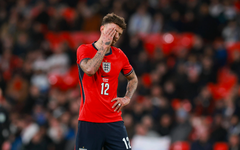 Hậu vệ Arsenal vừa ghi bàn vừa mắc lỗi, tuyển Anh bị Urguay cầm chân