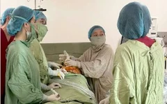 Can thiệp bào thai, cứu sống thai nhi tràn dịch màng phổi nặng