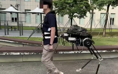 Robot giúp con người trở thành... nhân mã