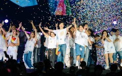 4 cặp cầu hôn trong ca khúc đám cưới của Hoàng Dũng tại concert Xoay tròn