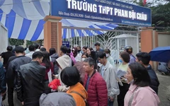 Phụ huynh Hà Nội xếp hàng trong đêm nộp hồ sơ vào lớp 10: Trường phải dừng, trả lại phí ghi danh