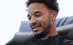 Phía sau ánh hào quang của cầu thủ Xuân Son là gì?