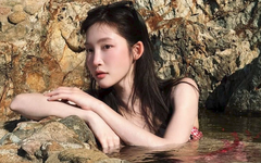 Ca sĩ Juky San bị chỉ trích vì bộ ảnh tắm trong Giếng Tiên ở Eo Gió, lãnh đạo phường nói gì?