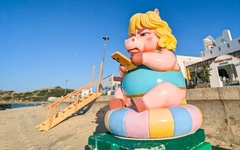 Cô ngựa 'mặt quạu' Quy Nhơn 'đi lạc' ra bãi biển Nhơn Lý