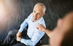 Bị sa sút trí tuệ, người đàn ông say mê một âm thanh đến phát khóc