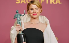 Jessie Buckley: Ngôi sao 'càn quét' mùa giải thưởng và thời trang thảm đỏ