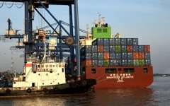 Xung đột ở Trung Đông khiến xuất khẩu Việt lao đao vì phụ phí của logistics