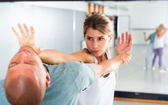 4 đòn võ thuật quốc tế mà phụ nữ được khuyên biết nằm lòng