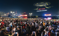 Ảnh chụp màn trình diễn 10.500 drone tại TP.HCM thắng giải A