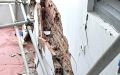 Nứt hở ở chung cư 36 tầng tại TP.HCM do biến dạng kết cấu chính và tác động của thời tiết