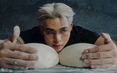 Jun Phạm bị 'tuýt còi', gỡ MV vì hình ảnh gợi dục: Cái giá của sự quá đà?